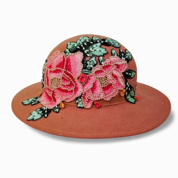 Vintage Lancaster Tan Embroidered Wool Cloche Hat Crystal Floral Design TT1525 - Picture 2 of 5